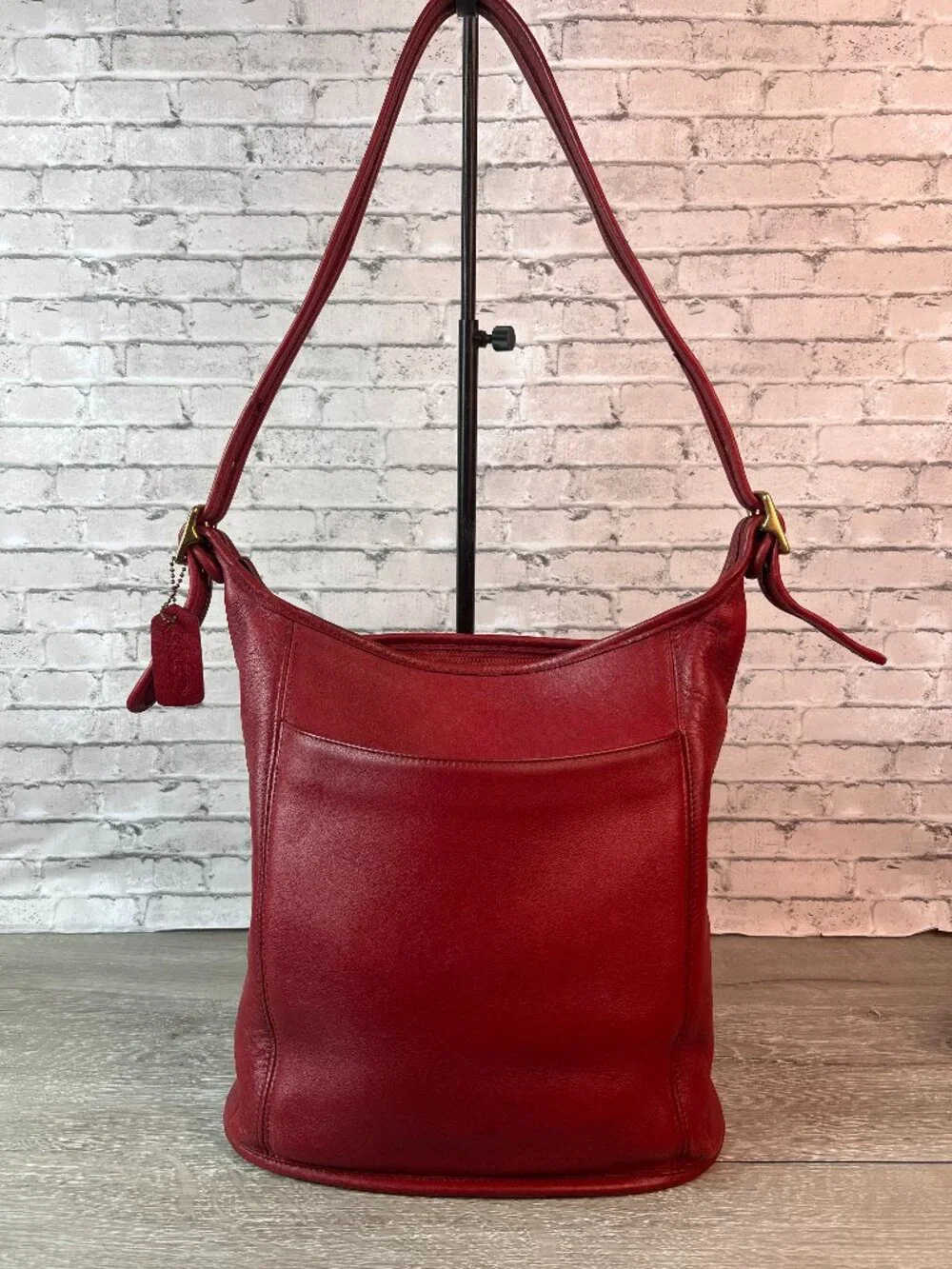 Red Coach 9060 is a vintage 